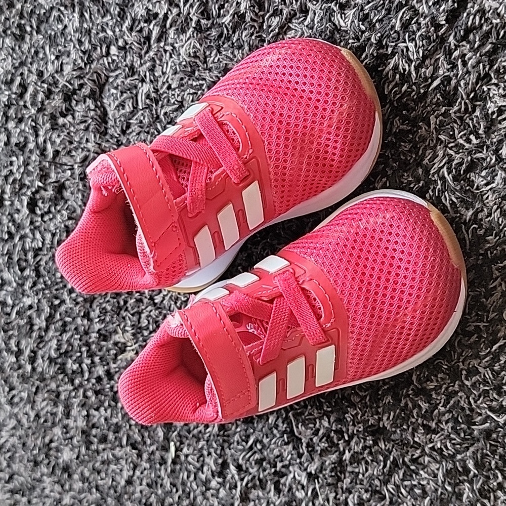 Adidas "Duramo 10" size 4